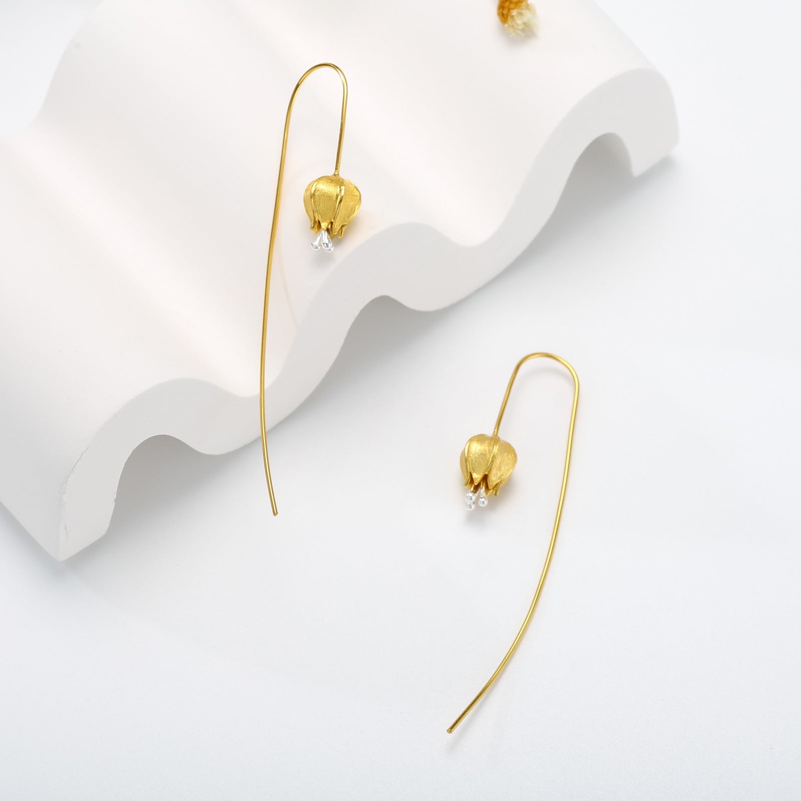 Tulip Hook 18k Gold Earrings