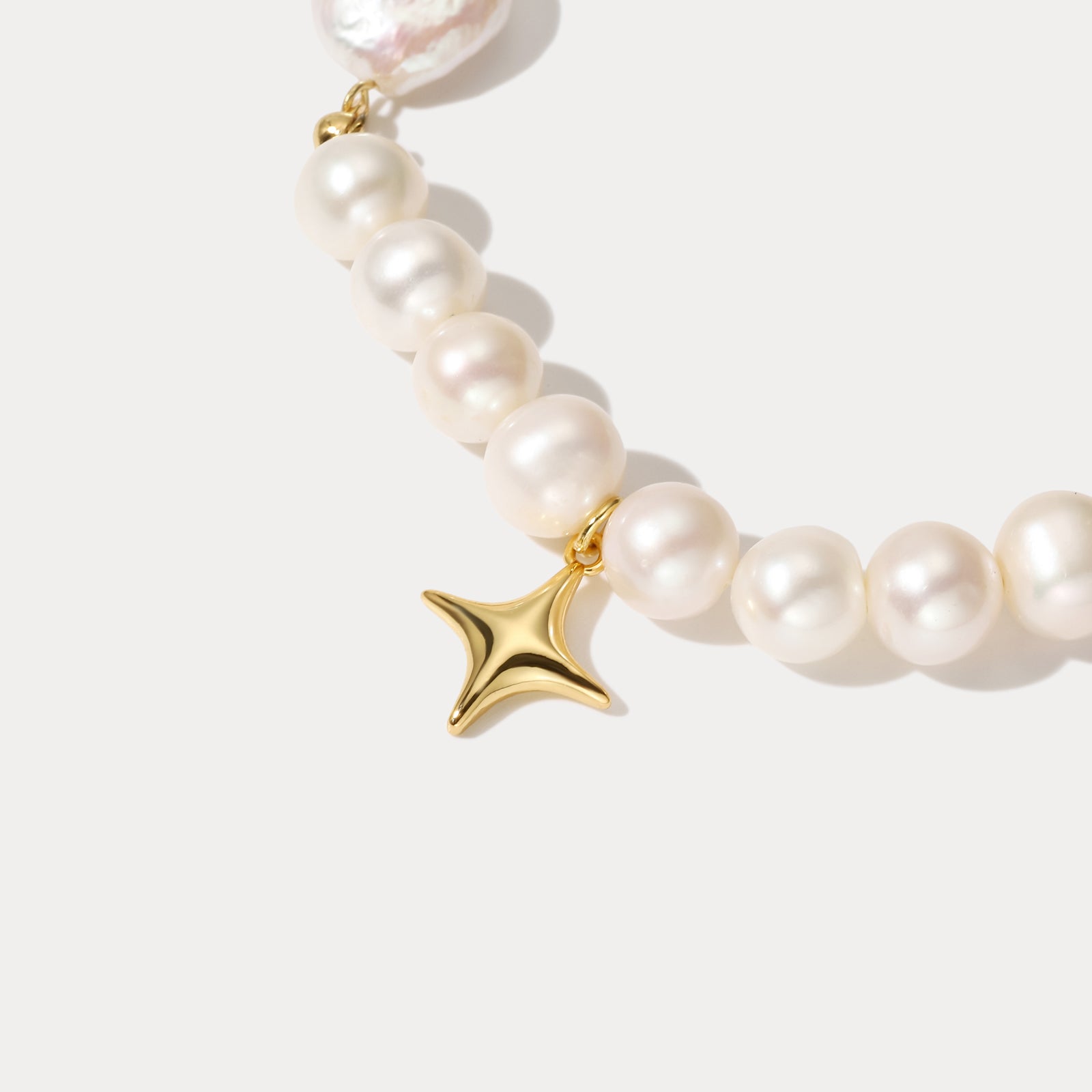 Pearl Star Gold Pendant Bracelet