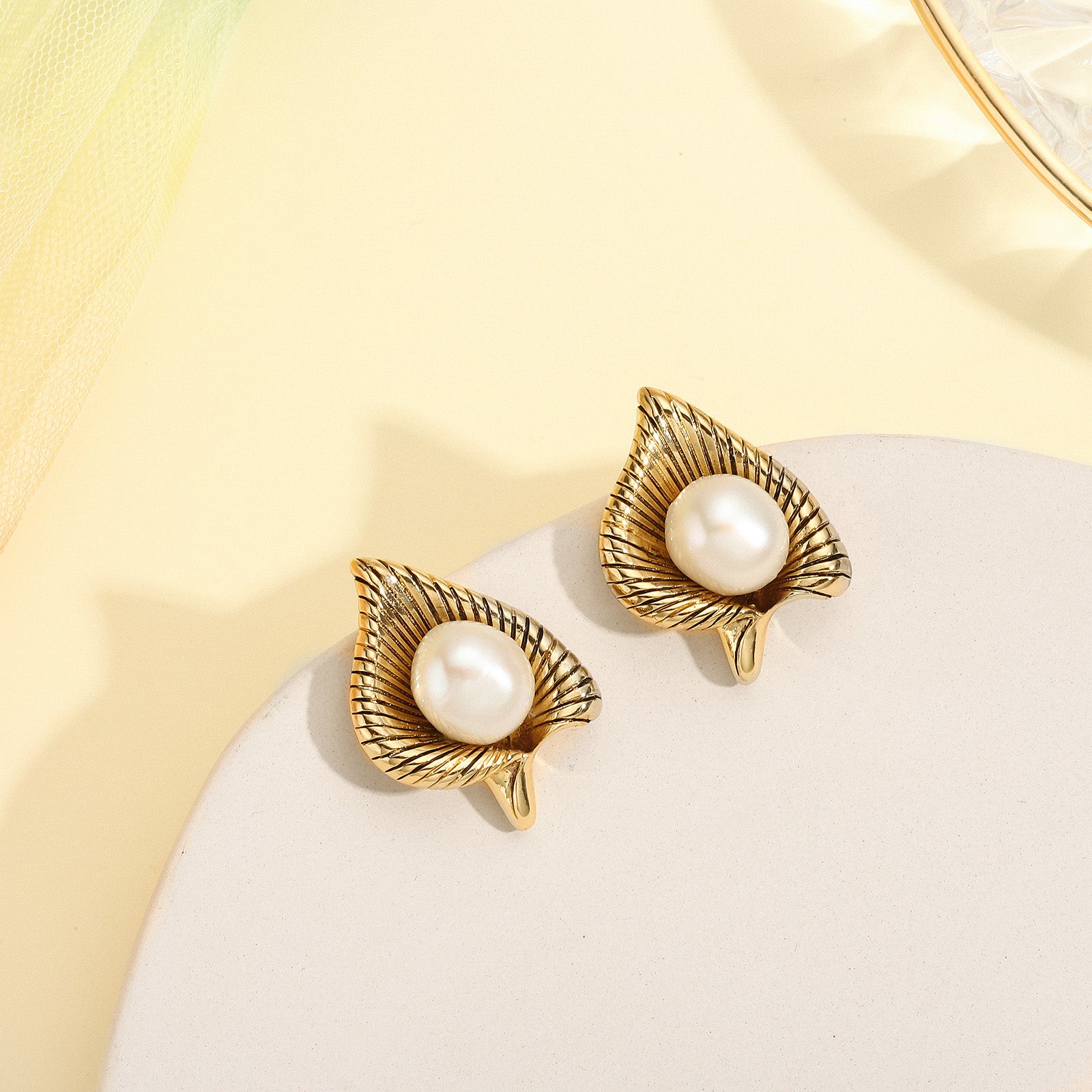 Pearl Calla Lily Dangling Earrings