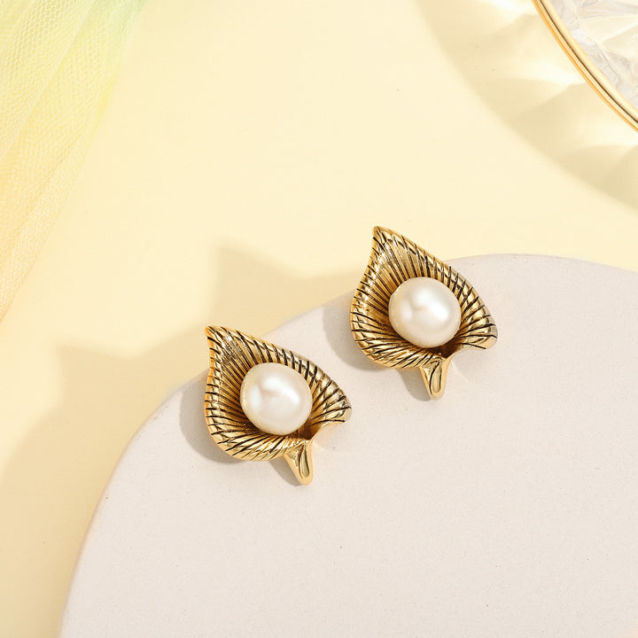 Pearl Calla Lily Dangling Earrings