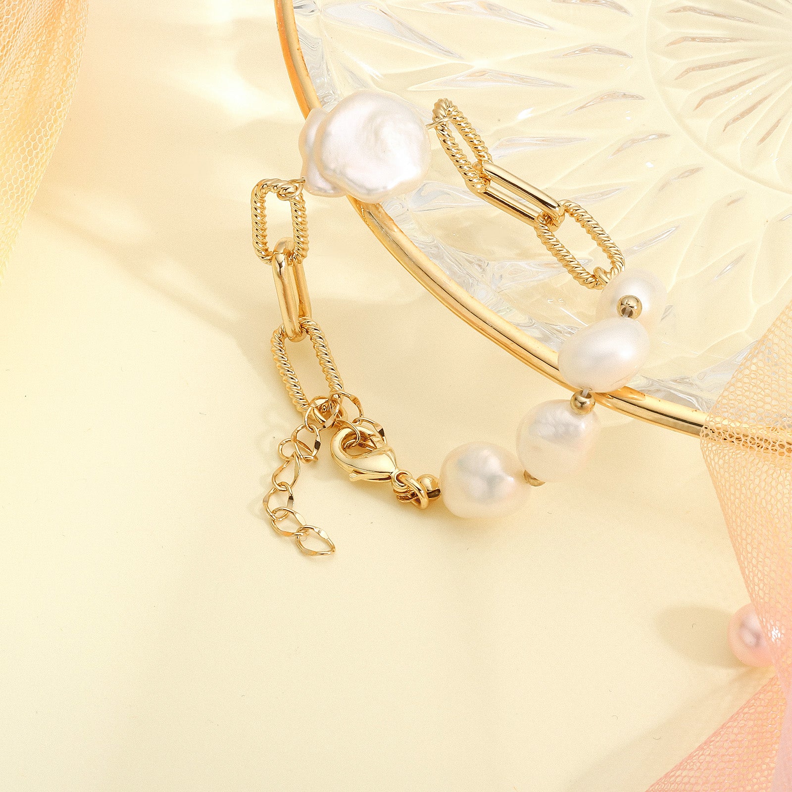 Pearl Gold Hollow Bracelet