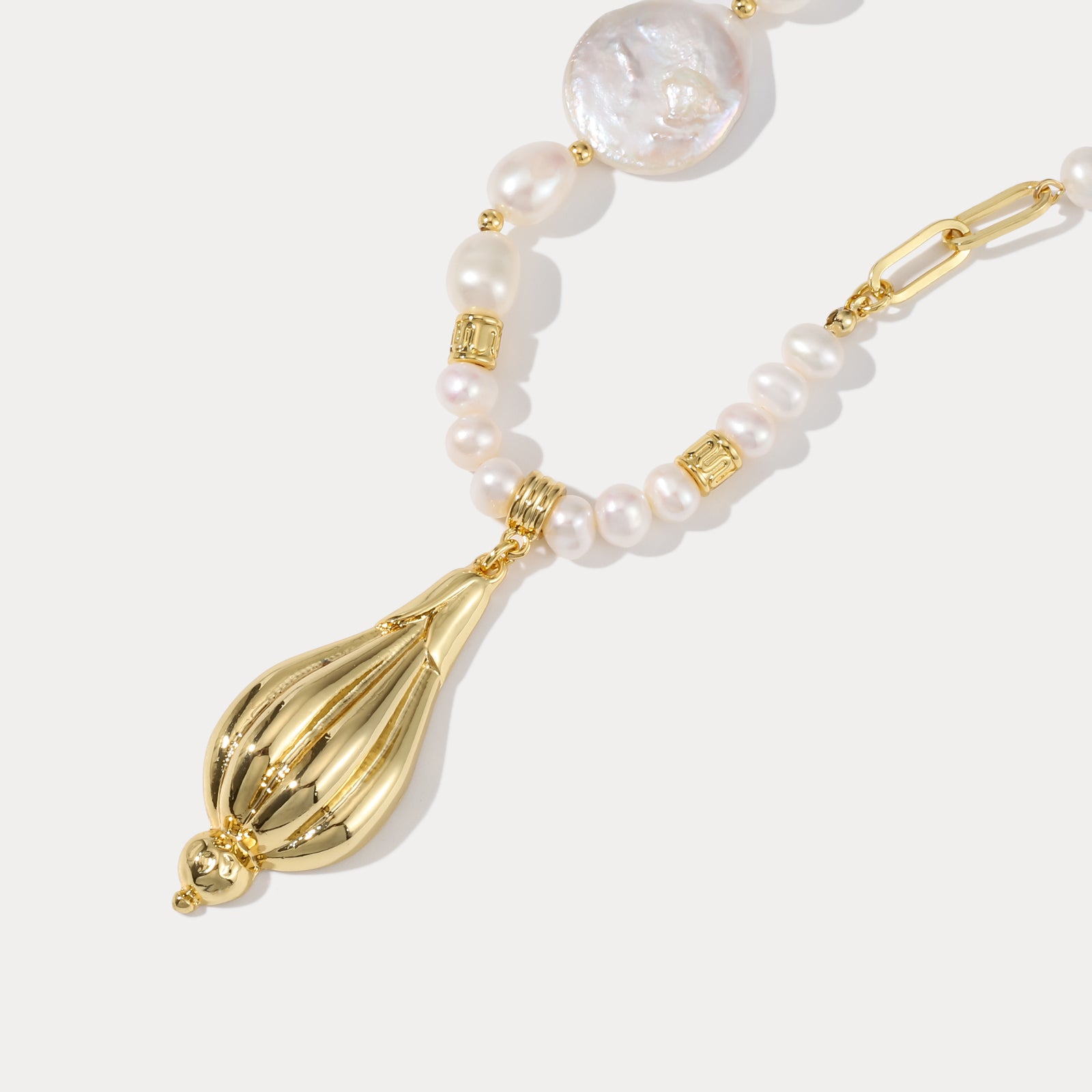 Baroque Daisy Bud Pearl Gold Necklace