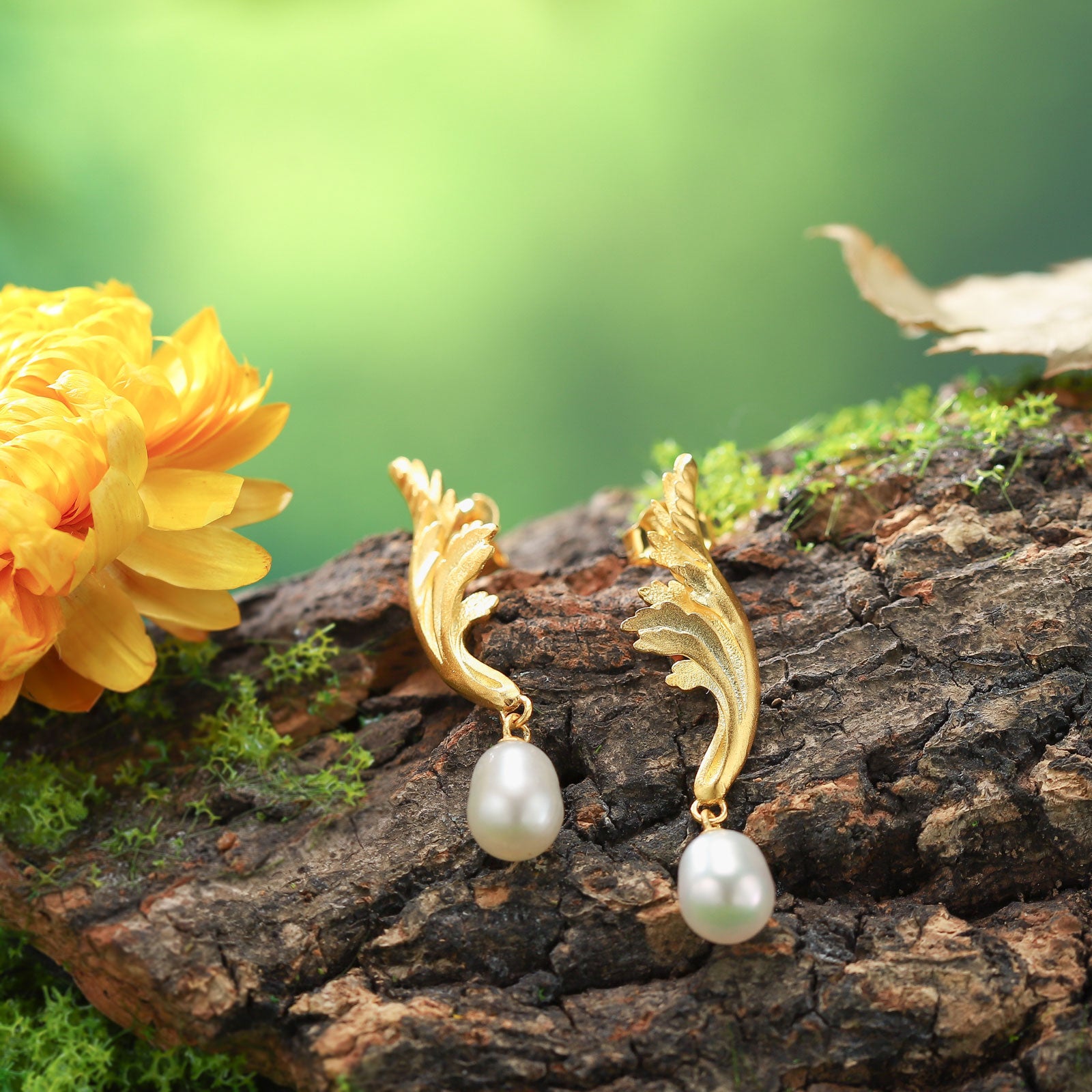 Carved Acanthus Leaf Pearl Nature Earrings