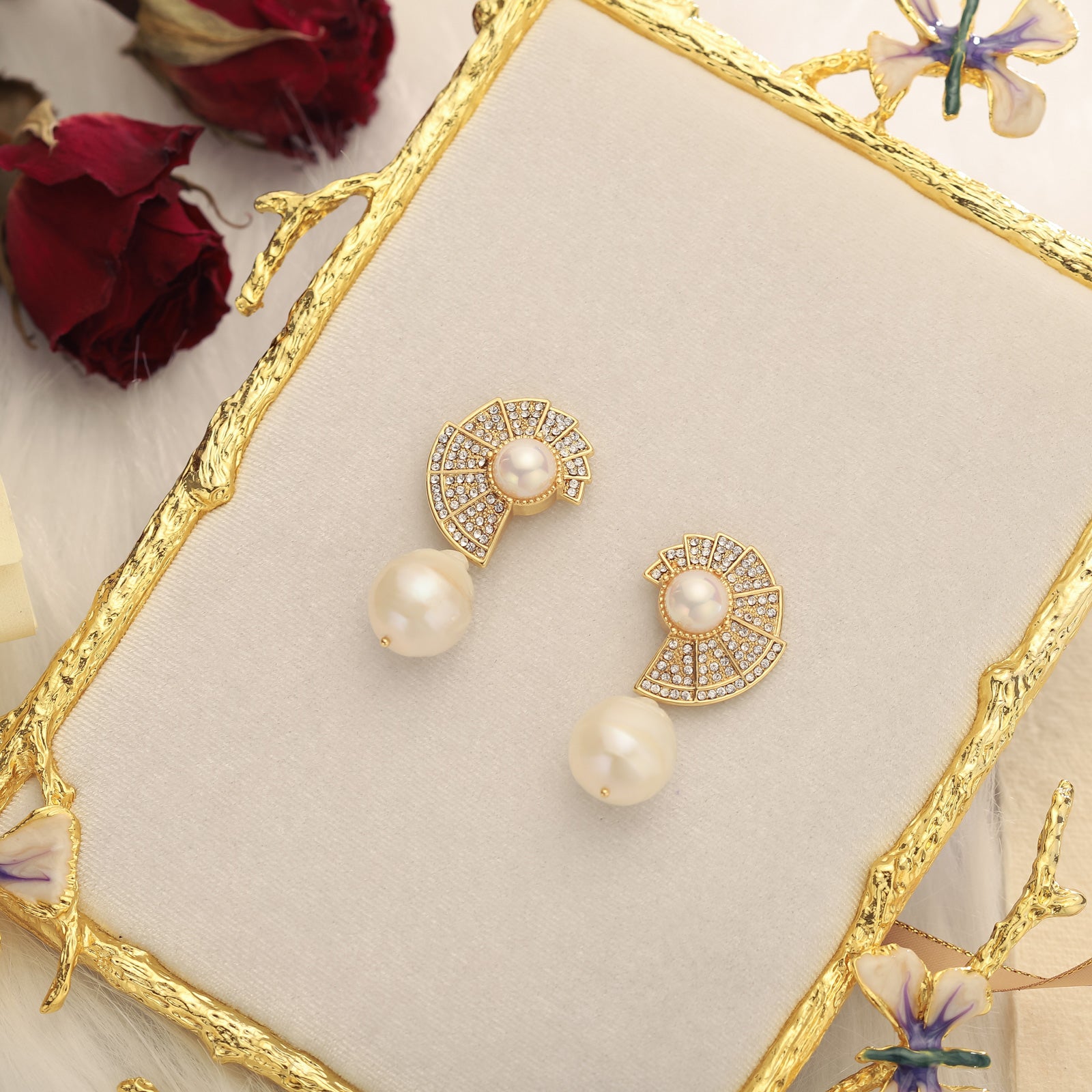 Shell Pearl Modern Earrings