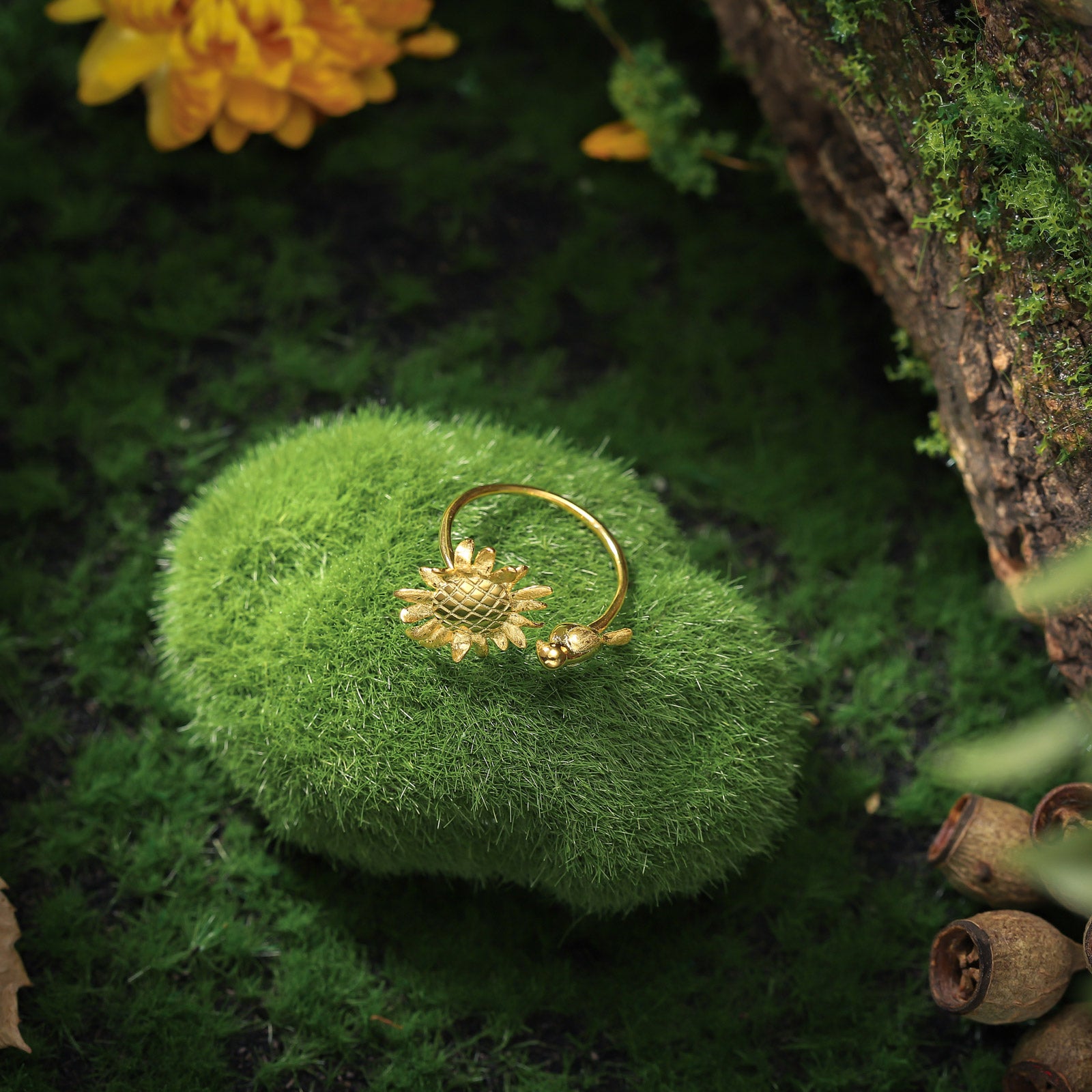 Sunflower & Bird Gold Wedding Ring
