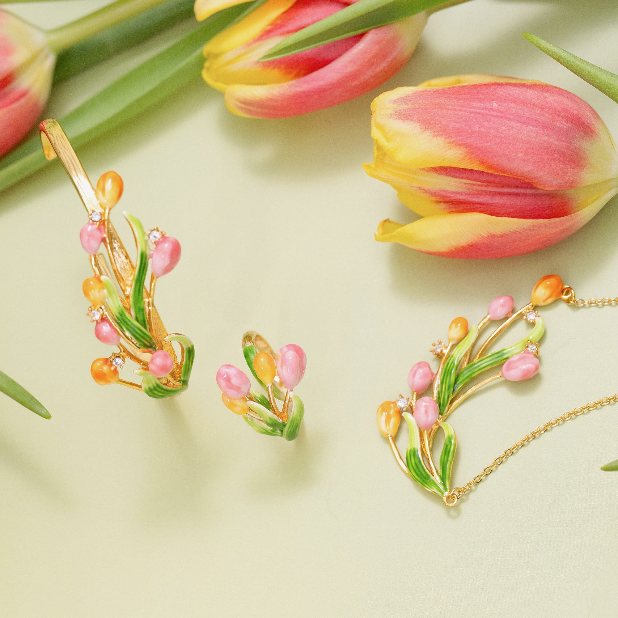 18金花モチーフのリング サイズ9 tulip ring 3月15日まで Selenichast Enamel Tulip 18K Gold On Brass Adjustable Open Ring