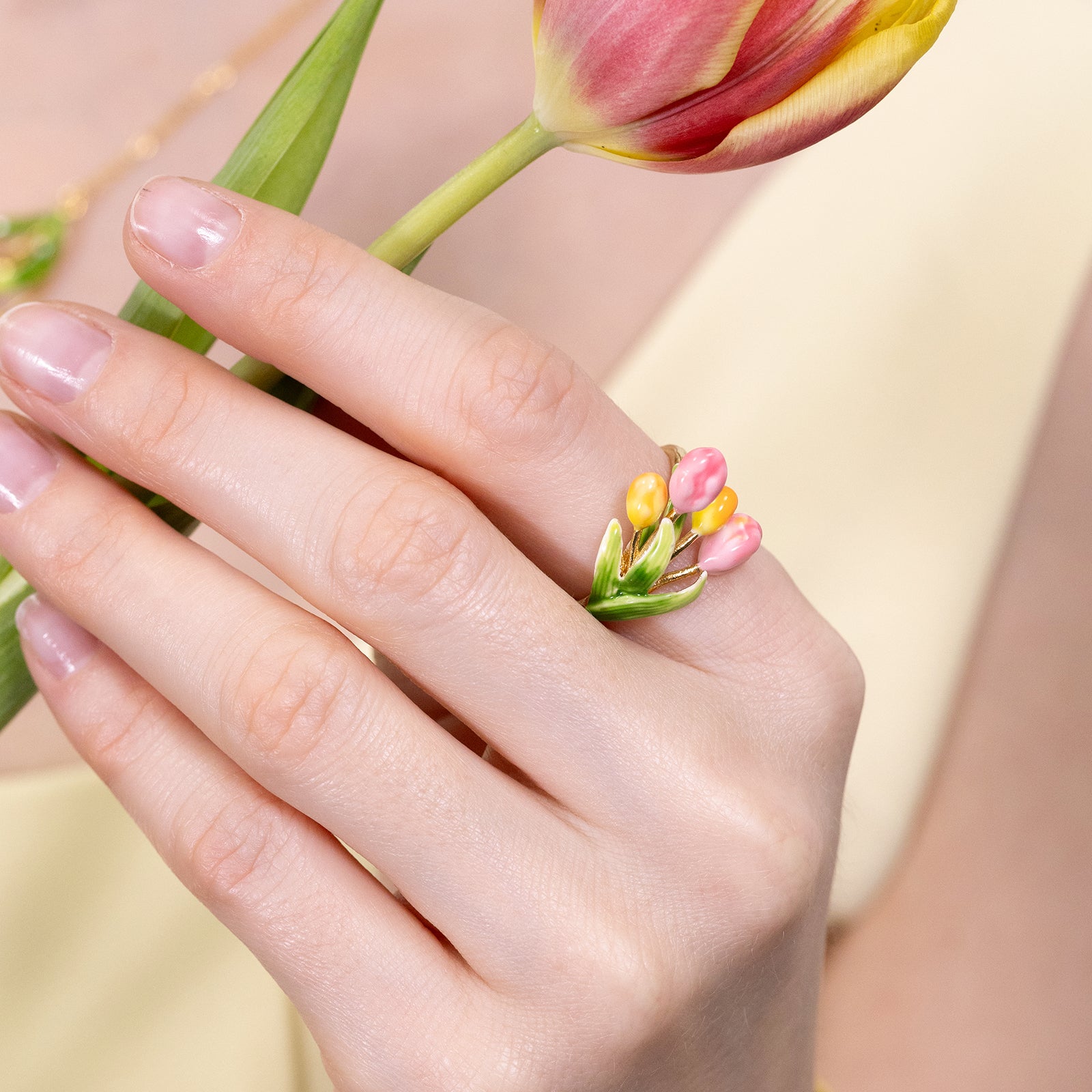 18金花モチーフのリング サイズ9 tulip ring 3月15日まで Selenichast Enamel Tulip 18K Gold On Brass Adjustable Open Ring