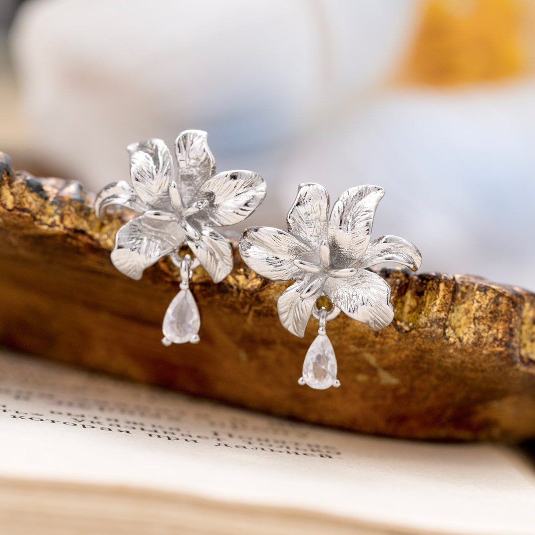 Selenichast Silver Lily Earrings