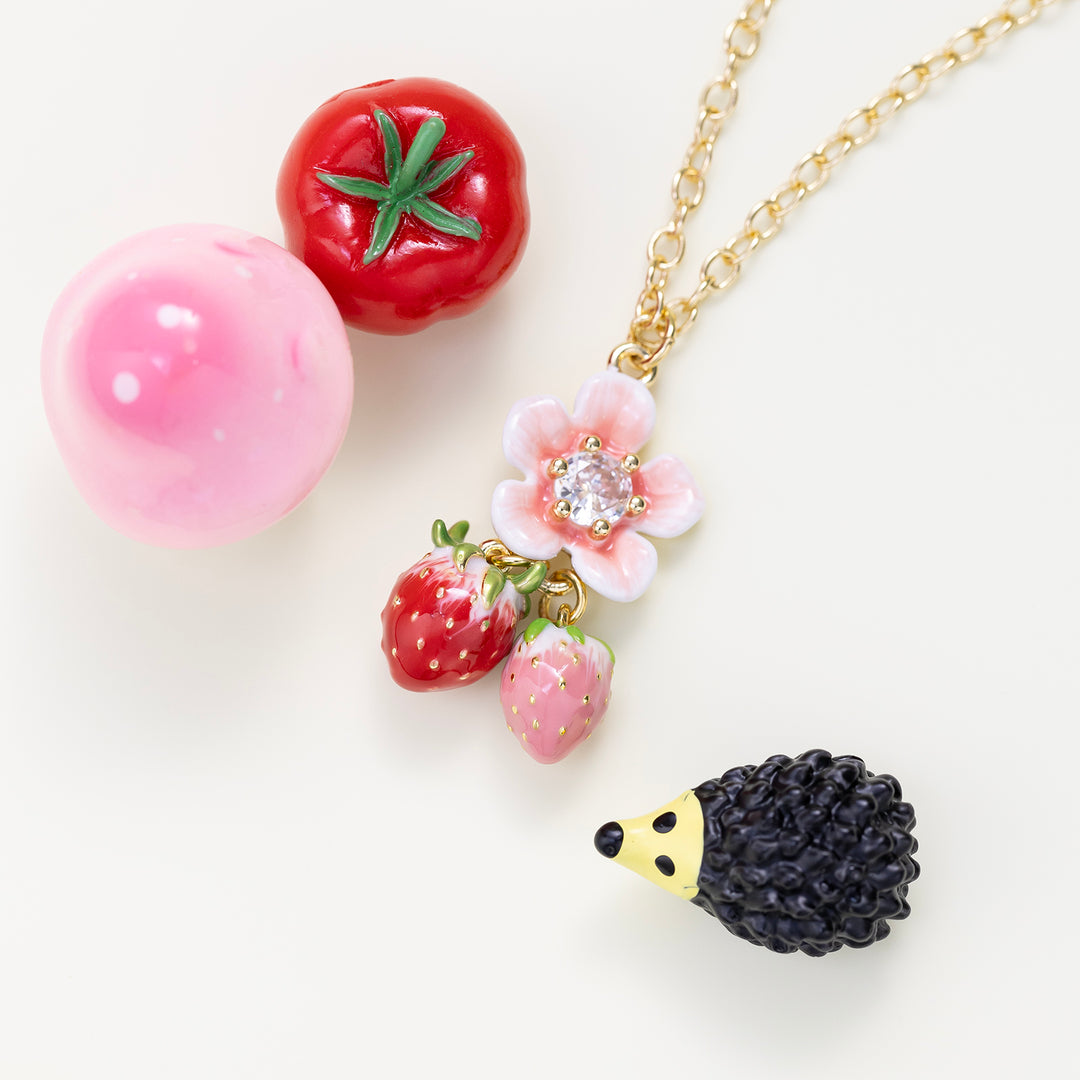 Collier de fleur de fraise