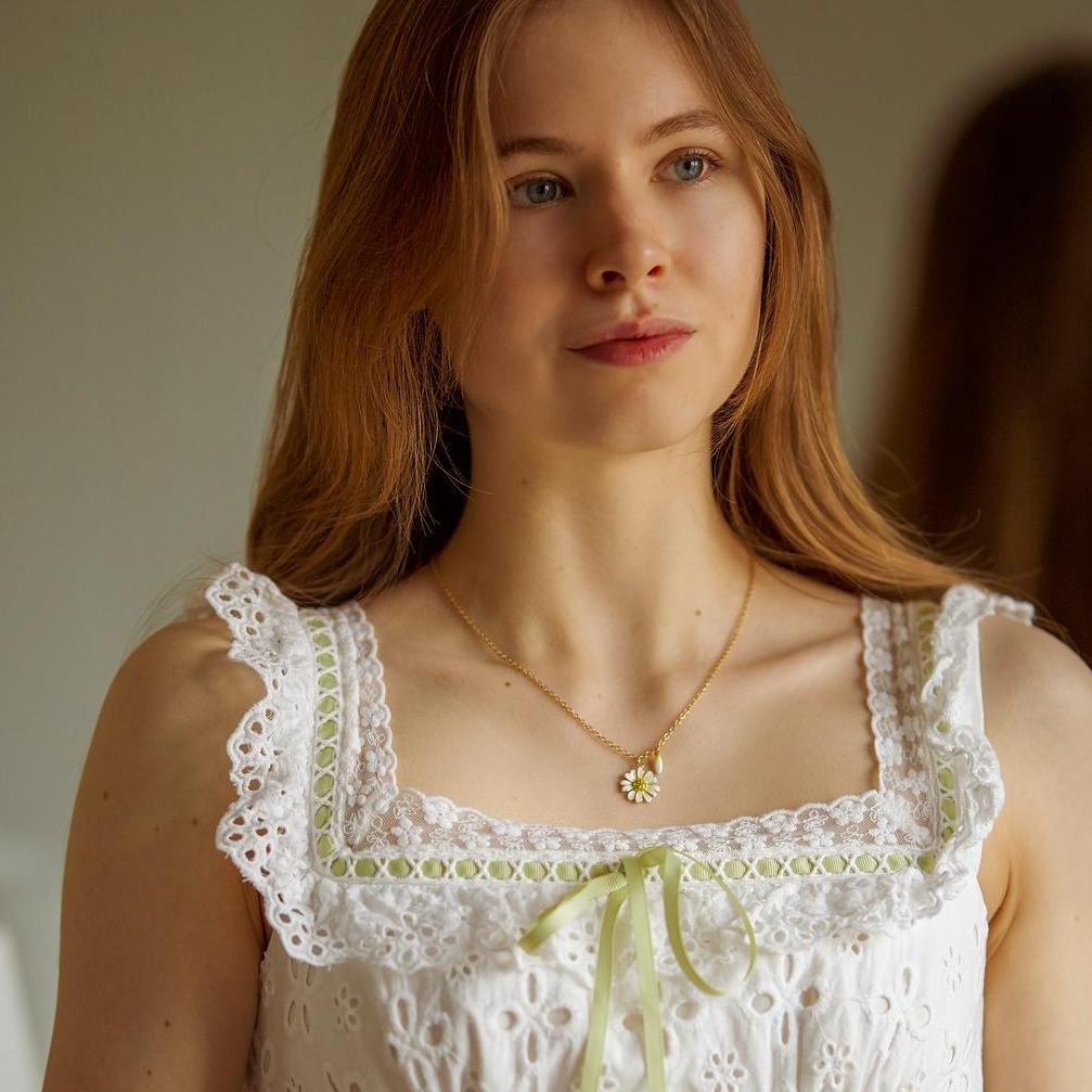 Daisy Pendant Necklace