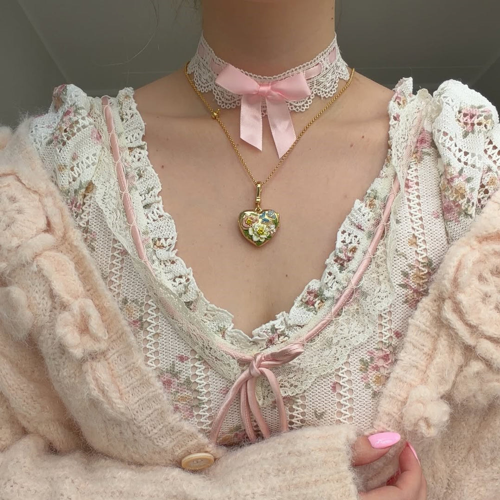 Selenichast Flower Heart Personalized Locket Necklace Botanical Flower Jewelry