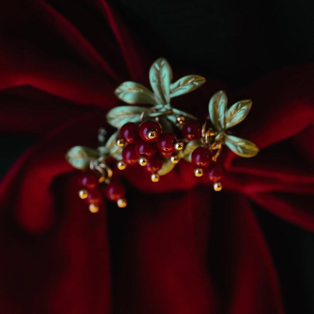 Cranberry Brooch