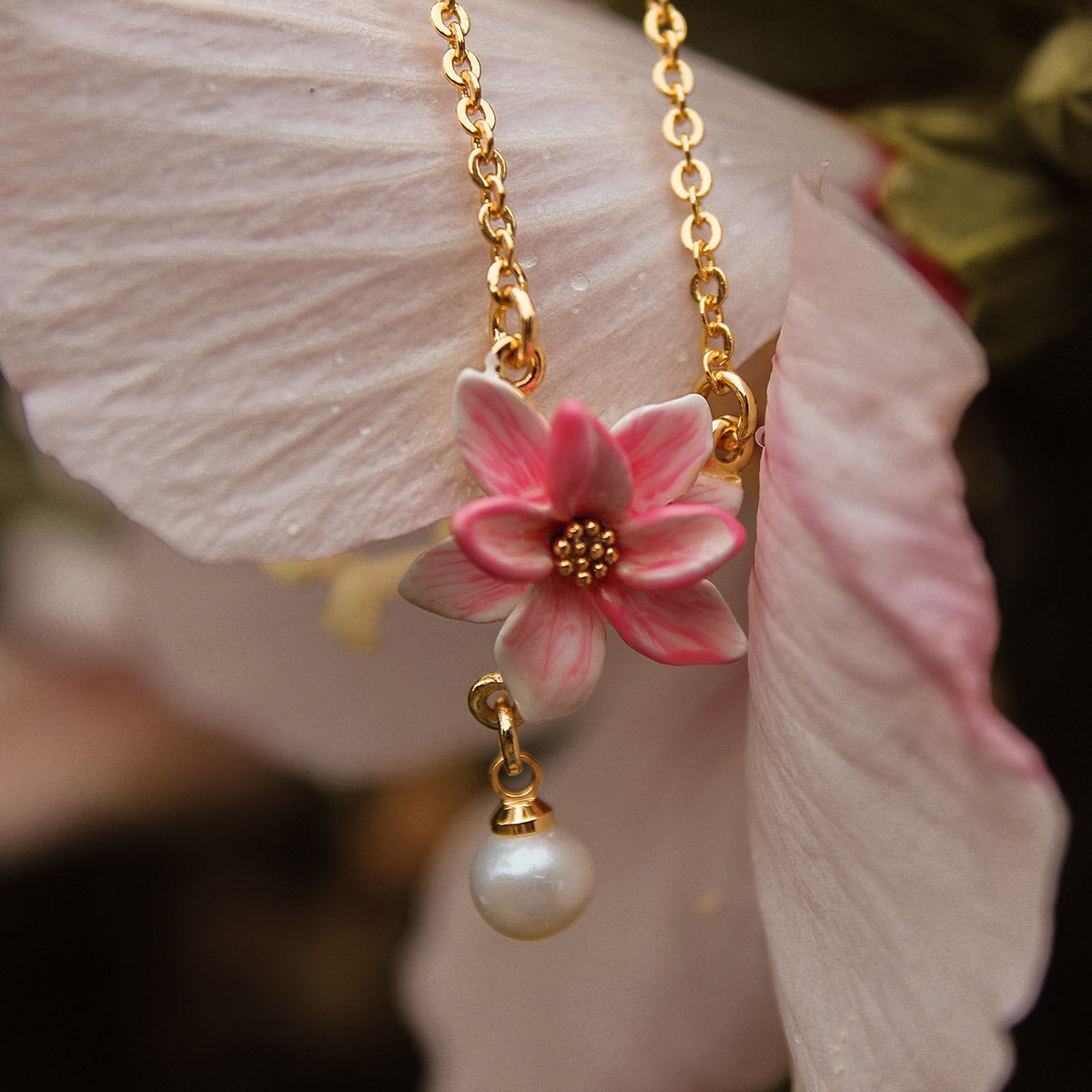 magnolia fine necklace