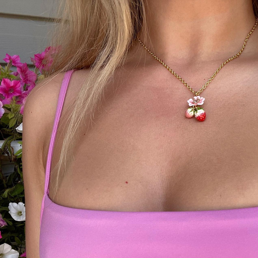 Collier de fleur de fraise