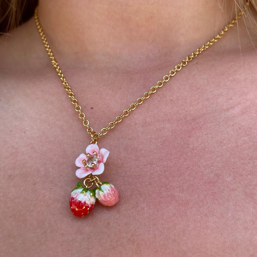 Collier de fleur de fraise