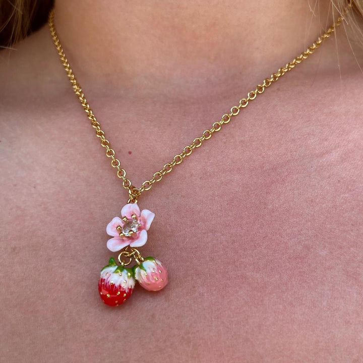 Collar de flor de fresa