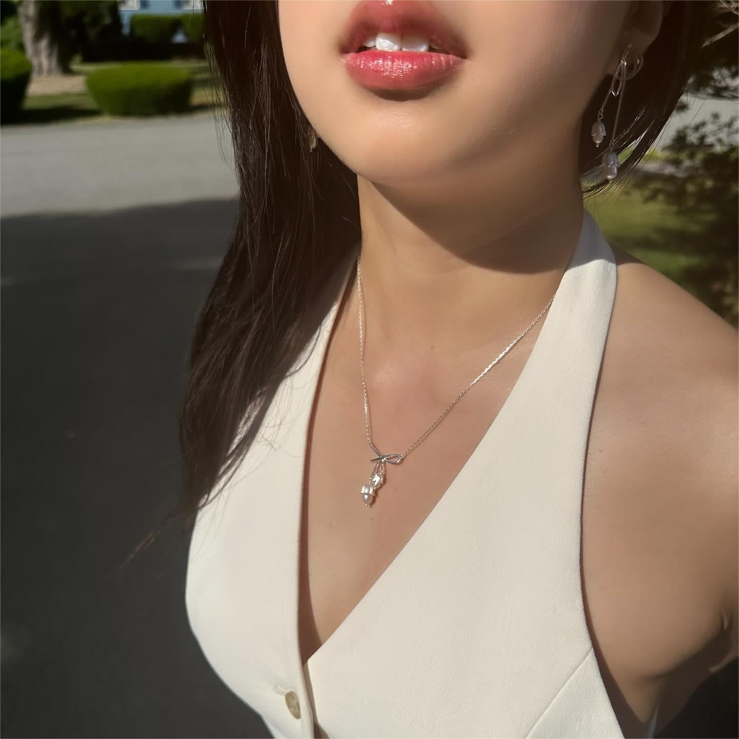 Collar de lirio de plata del valle del valle