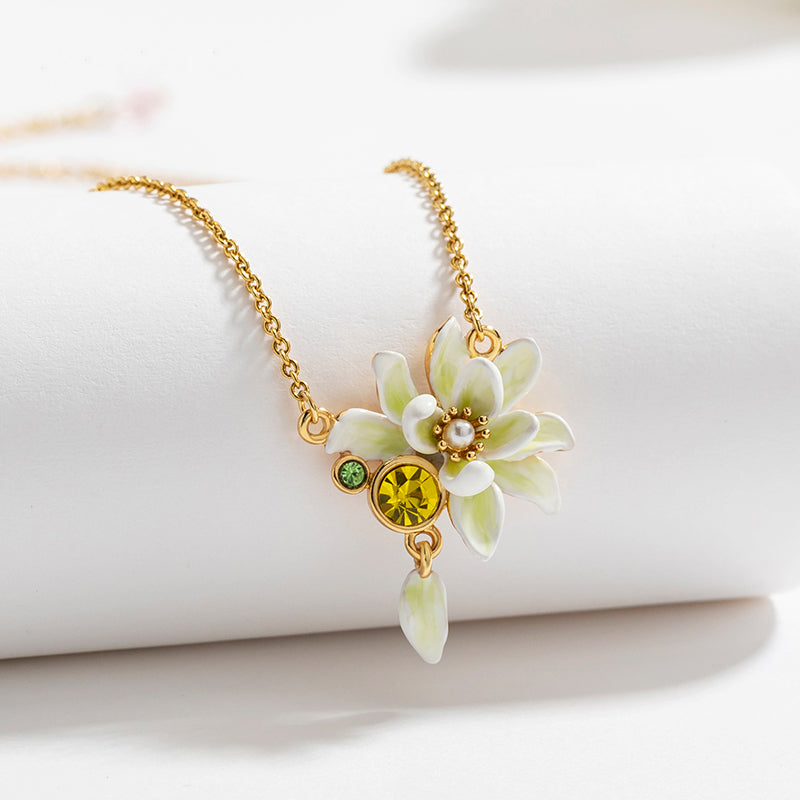 diamond gardenia necklace