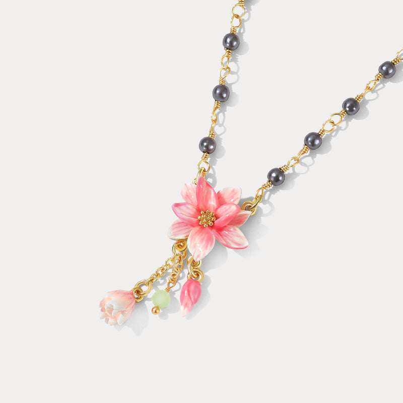 chic magnolia necklace