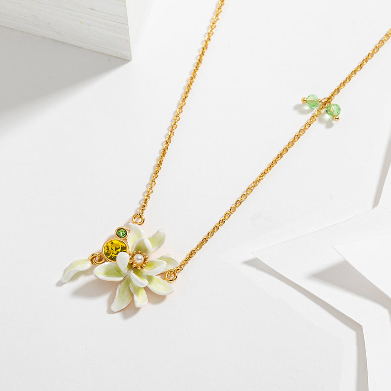 gold gardenia necklace