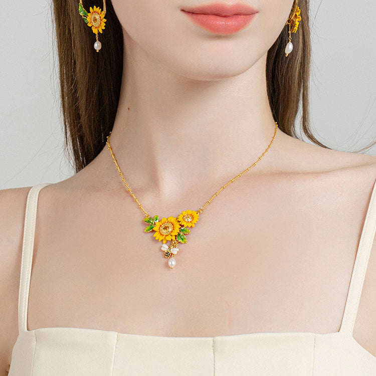 Sunflower & Bee Pearl Necklace