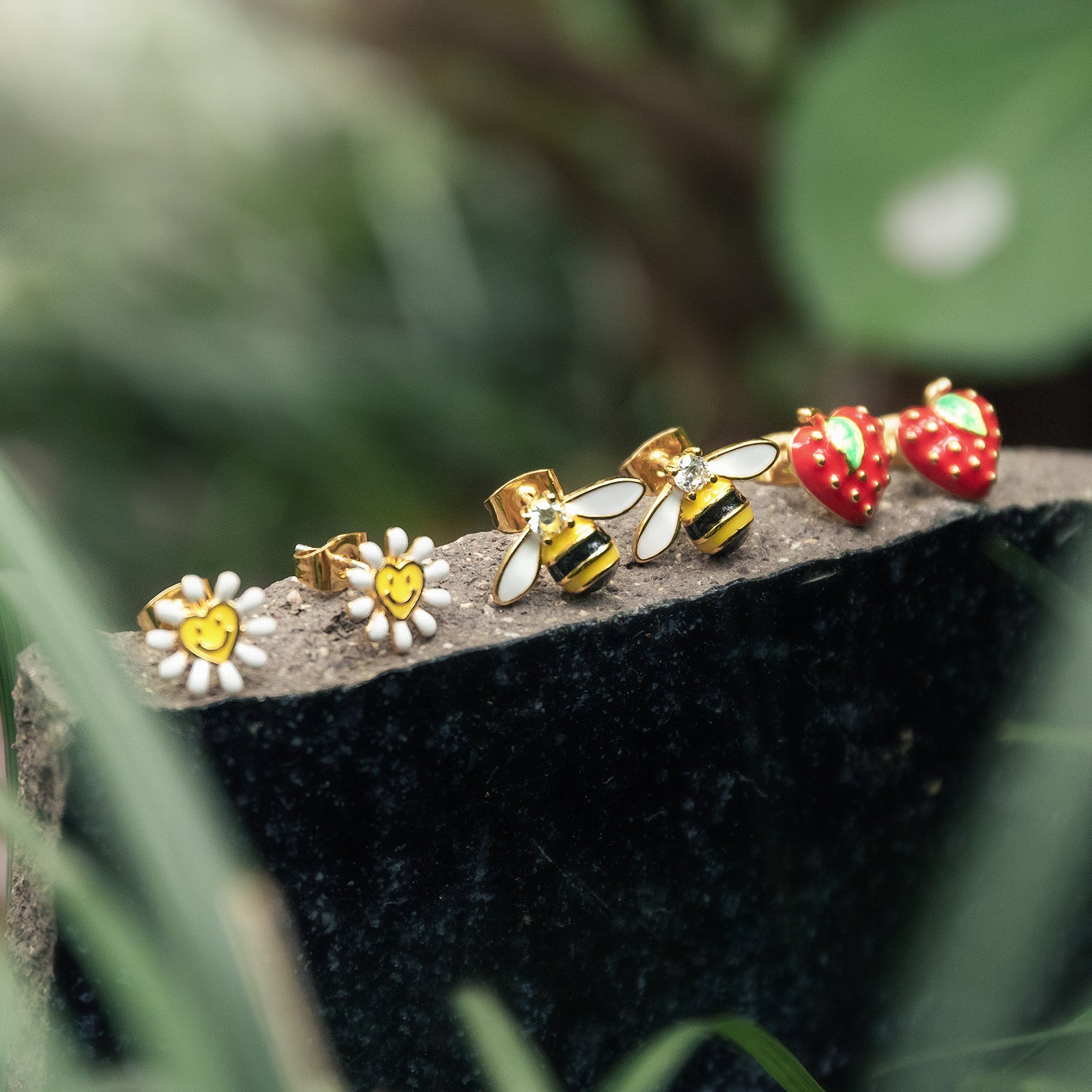 Gold Bee&Strawberry Flowers Earrings Set