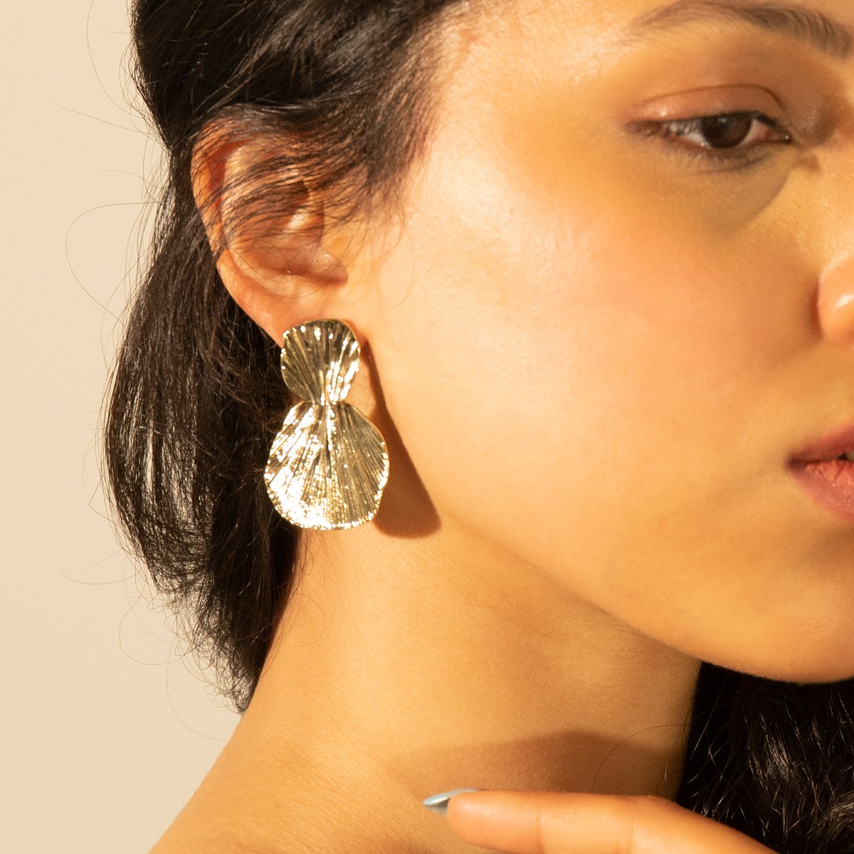Shell Stud Sparkly Earrings