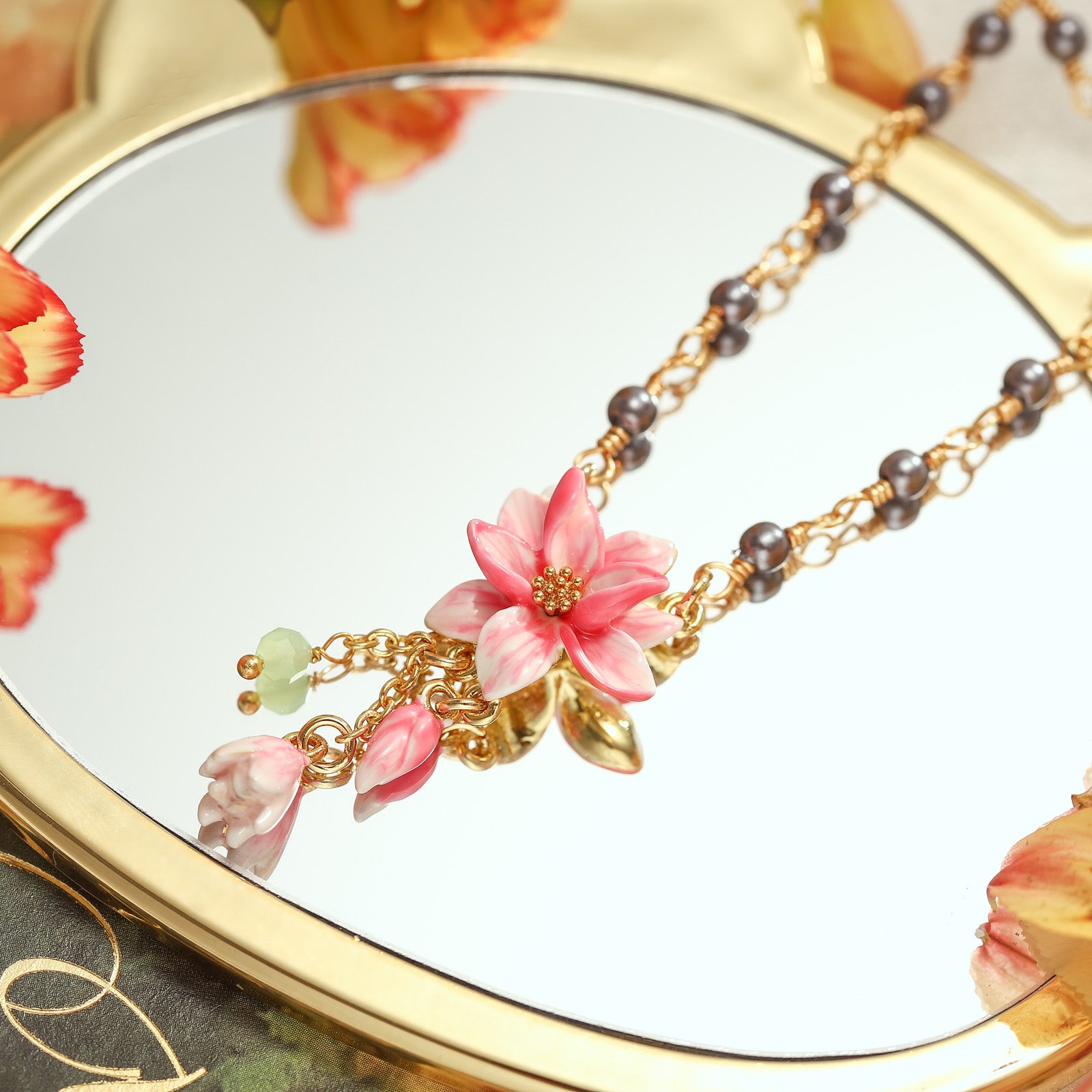magnolia beads necklace