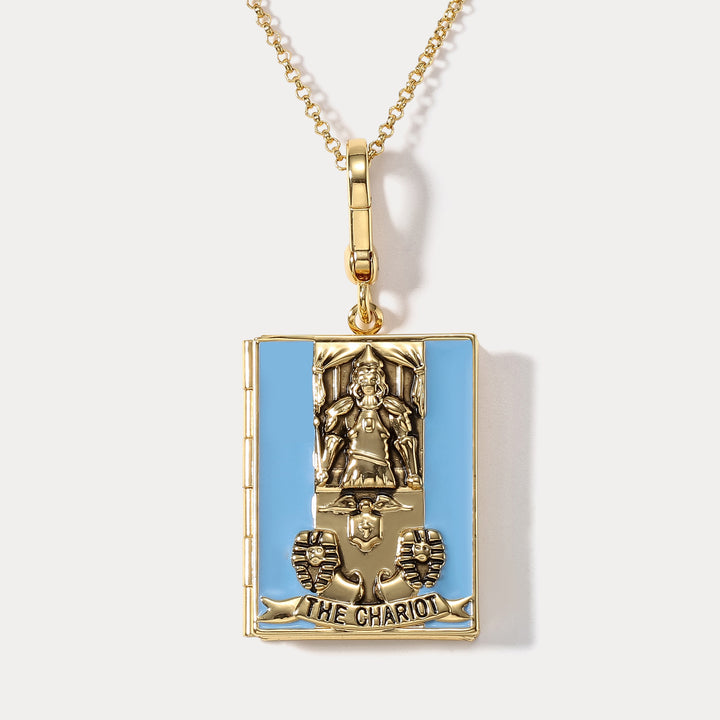 Collar de relicario del tarot: el carro