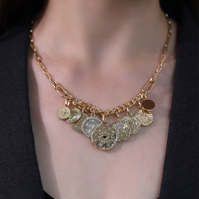 Collier de monnaie pour les yeux diaboliques